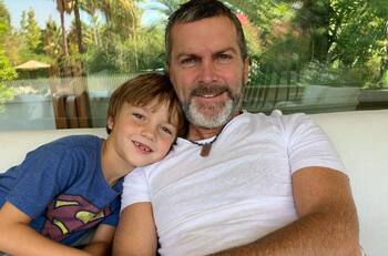 Cantando Bad Bunny en el auto: El tierno video de Cristián Sánchez y su hijo Facundo