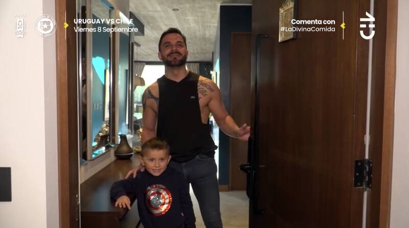 Álvaro Ballero mostró su casa, el cual está lleno de adornos de películas y video juegos y recuerdos sobre su vida.