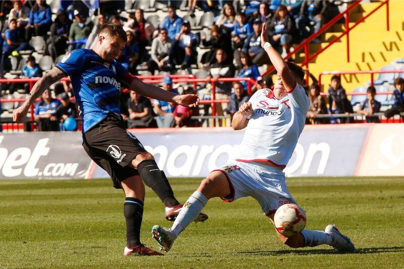 Claudio Sepúlveda enfrenta a Bruno Jáuregui, en el partido jugado en el Biobío en la temporada 2024. Este domingo se repite el duelo entre Acereros e Hispanos. Foto: Agencia Aton.