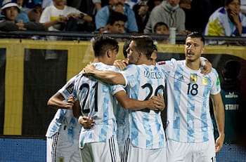 Figura de  Argentina salió entre lágrimas de la cancha y queda en duda para el duelo ante la Roja