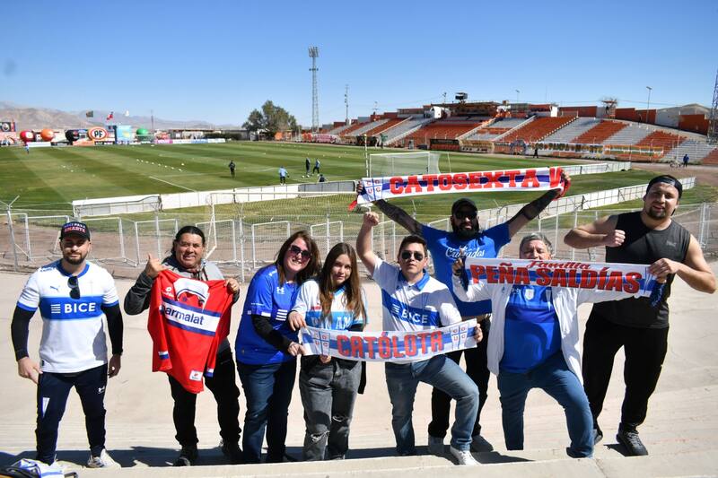 Hinchas de Universidad Católica en El Salvador