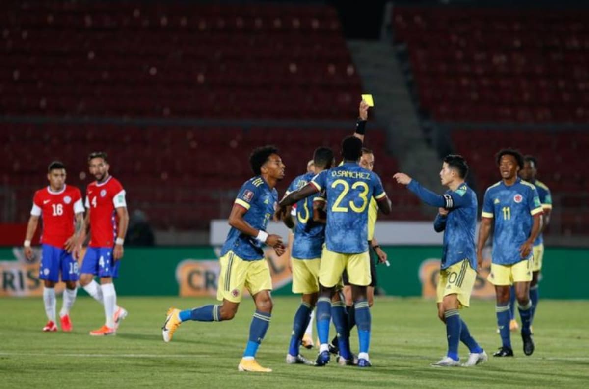 La Roja se salvó con polémica: La falta que anuló el empate para Colombia