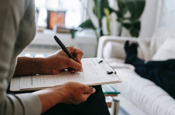 Psicólogos: ¿Cuánto pueden ganar en promedio dependiendo de su cargo?