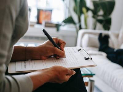 Psicólogos: ¿Cuánto pueden ganar en promedio dependiendo de su cargo?