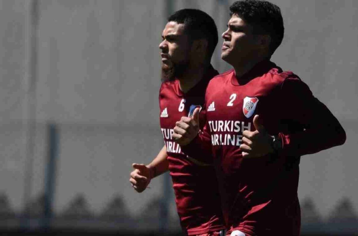 "Le vamos a...": La advertencia que recibió Paulo Díaz de su compañero Robert Rojas antes del duelo entre La Roja y Paraguay