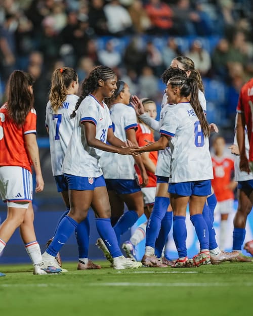 Las seleccionadas de las Barras y las Estrellas golearon sin contemplaciones a La Roja Femenina. Foto: @USWNT
