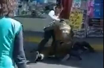 VIDEO | Agreden con golpes de puño a carabinero en Coquimbo: Vecinos intervinieron para defenderlo