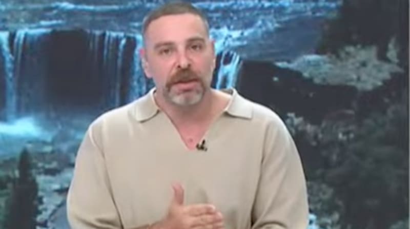 El periodista se indignó.