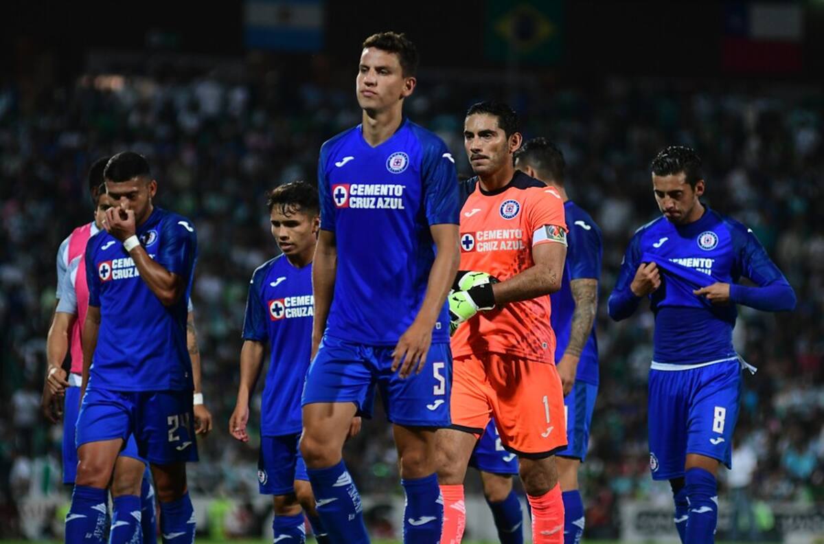 Otro chileno quedaría a la deriva en México: Cruz Azul podría ser desafiliado
