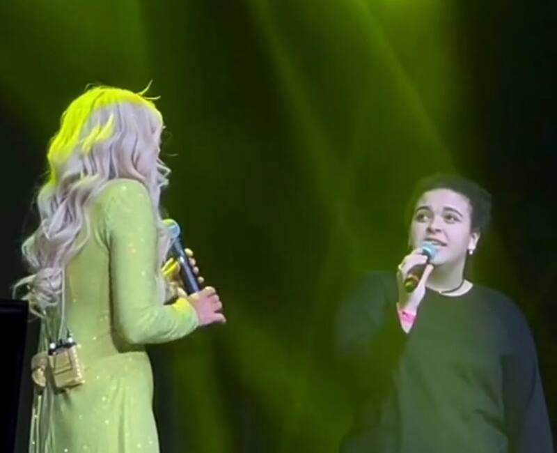 Lucerito Mijares se lució cantando junto a Yuri.