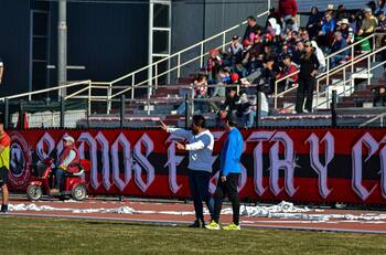 Fue campeón con la U a inicios de los 2000 y ahora asumió un desafío en Tercera A como técnico