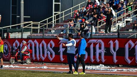 Fue campeón con la U a inicios de los 2000 y ahora asumió un desafío en Tercera A como técnico
