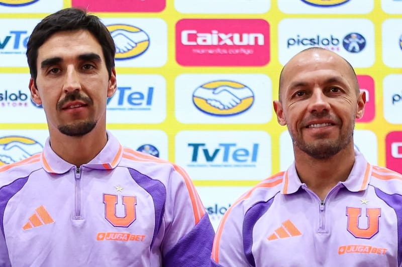 Meneghini en la conferencia de capitanes previa al Superclásico. Foto: Instagram U. de Chile.