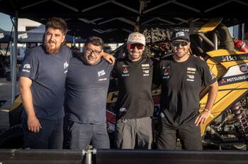 Chaleco López viajó 35 horas y pasó Año Nuevo trabajando con miras al Dakar 2026