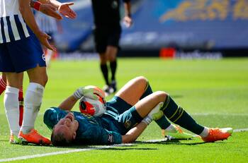 ¡Qué dolor! La escalofriante lesión del arquero del Arsenal