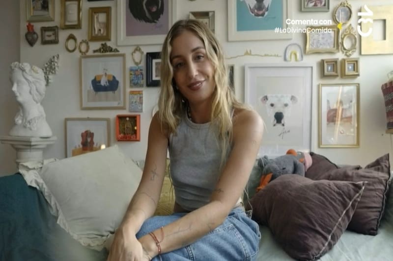 acumula antigüedades y otros adornos. Créditos: Pantallazo CHV