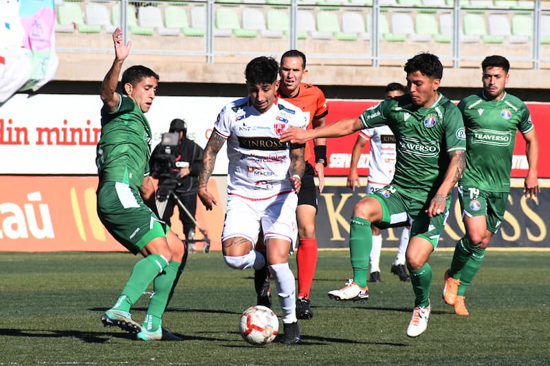 El León de Atacama derrotó por 2-1 a los Tanos en la primera rueda del Campeonato Nacional.