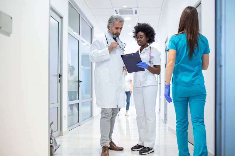 Existen instituciones reconocidas a nivel latinoamericano.