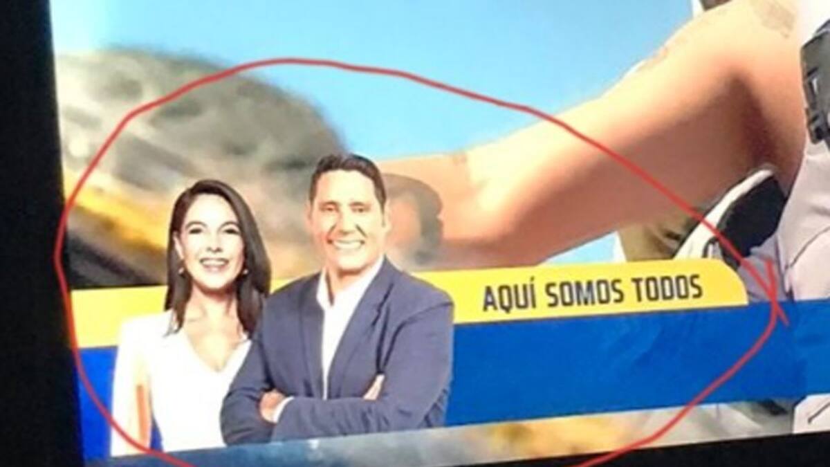 Francisco Saavedra responde a crítica por aparecer en foto delante de Ángeles Araya