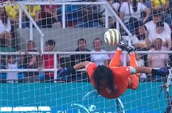 VIDEO | Higuita Inmortal: ¡Volvió a hacer su mítico “Escorpión” a los 59 años!