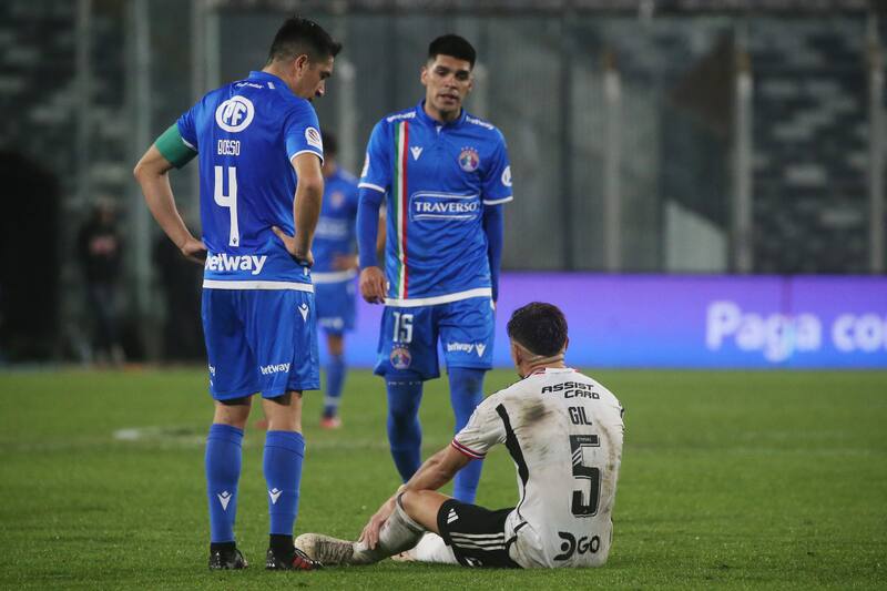 El volante Leonardo Gil de Colo Colo se sumó a la lista de lesionados en el partido ante Audax Italiano. (Foto: Agencia Aton)