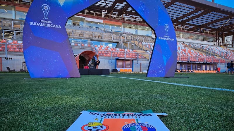 VIDEO | ¡No se puede creer! El apagón que tiene momentáneamente suspendido el Cobresal vs. Audax por Sudamericana