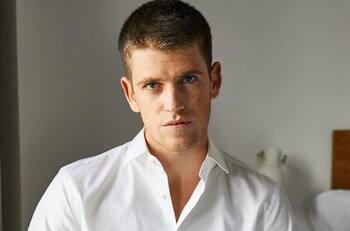 Quién es Miguel Bernardeau, exactor de "Élite", protagonista de la serie "1899" y pareja de la cantante Aitana