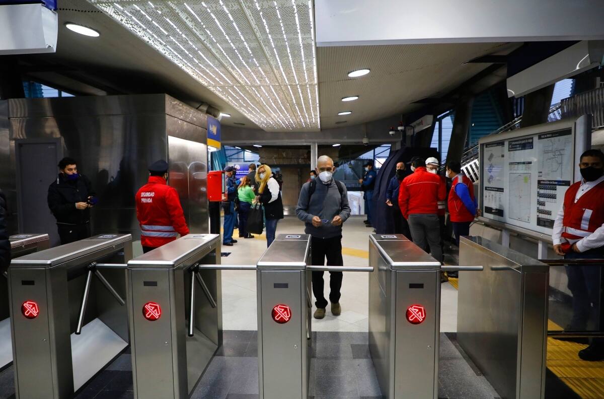 Metro reabre sus estaciones tras atrasos en L1, L2, L4, L4A y L5: Acusaron "problemas de energización"