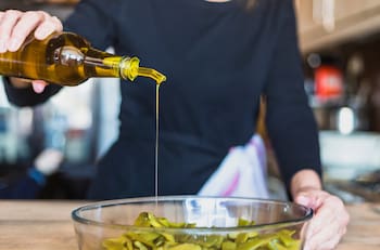 ¿Cuál es la relación entre el aceite de oliva y el cáncer de mama? Expertos de Harvard lo explican