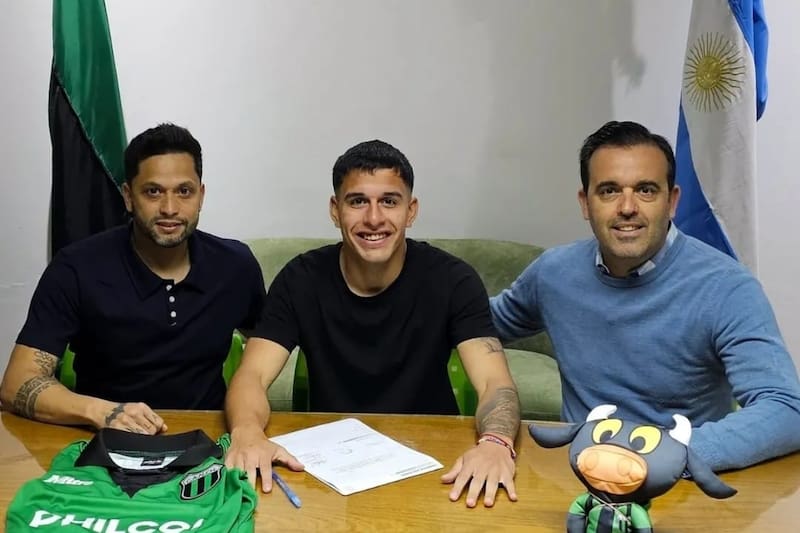 (A la izquierda), en su rol de representante. Foto: @damitoluna en Instagram.