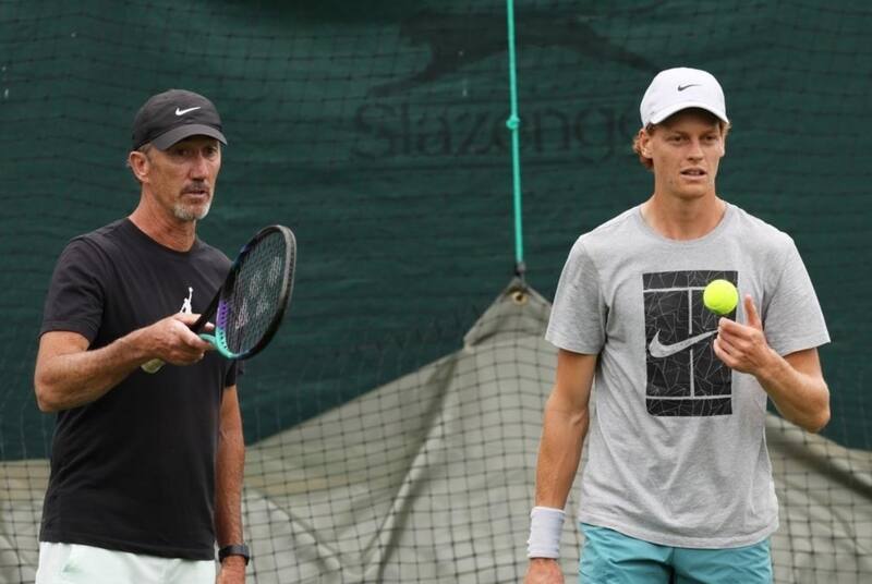 El italiano junto a su entrenador, Darren Cahill.
