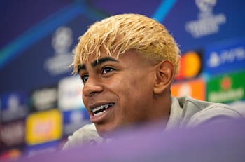 Jugó con Iván Zamorano, lo entrenó Pellegrini y aseguran que era “el Lamine Yamal” de su época