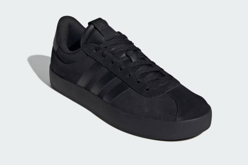 Las ofertas incluyen zapatos y zapatillas de grandes marcas.