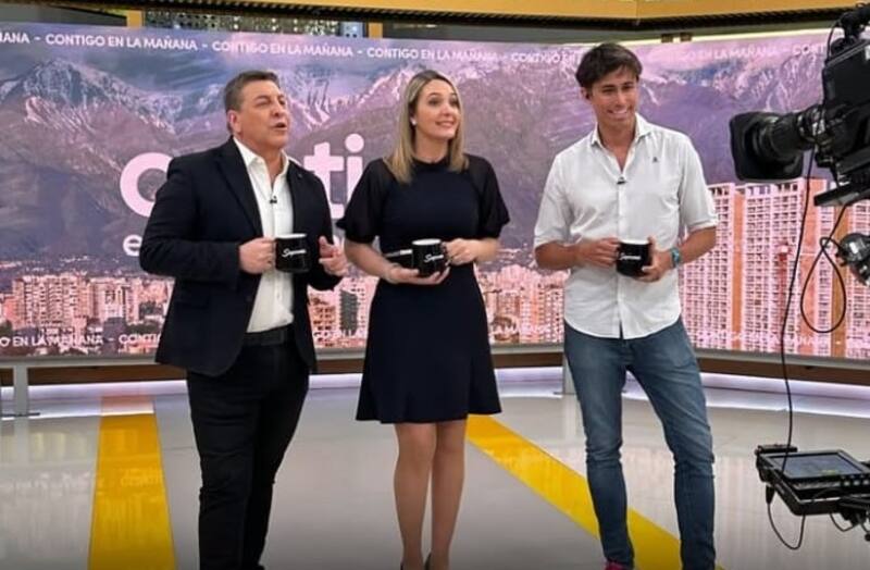 Allison Göhler y Roberto Cox son parte del panel del matinal de Chilevisión.