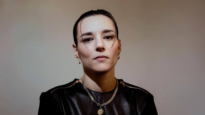 Jehnny Beth es parte del elenco.