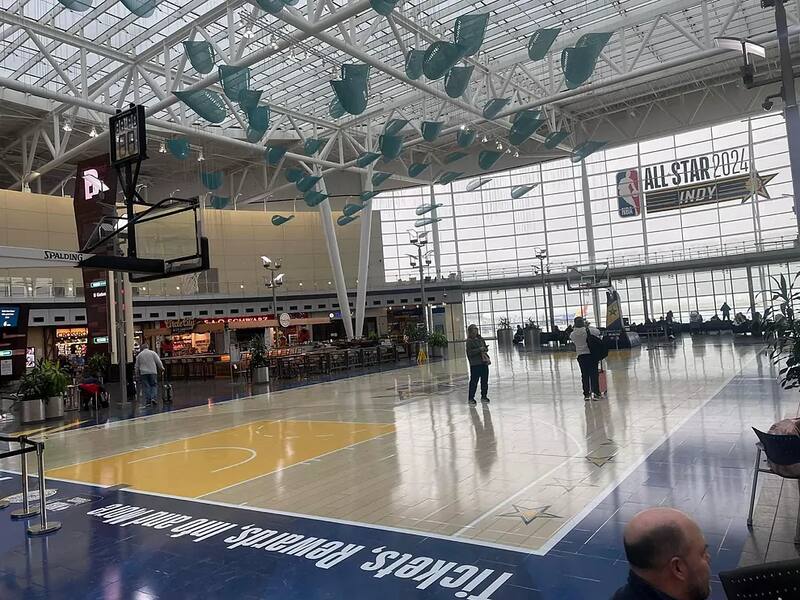 se viste de gala para recibir el NBA All-Star.