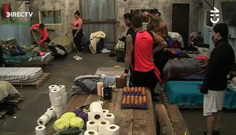 "Team Black" se instala en el sótano. Créditos: X