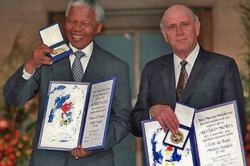 Recibió el Premio Nobel de la Paz en 1993.
