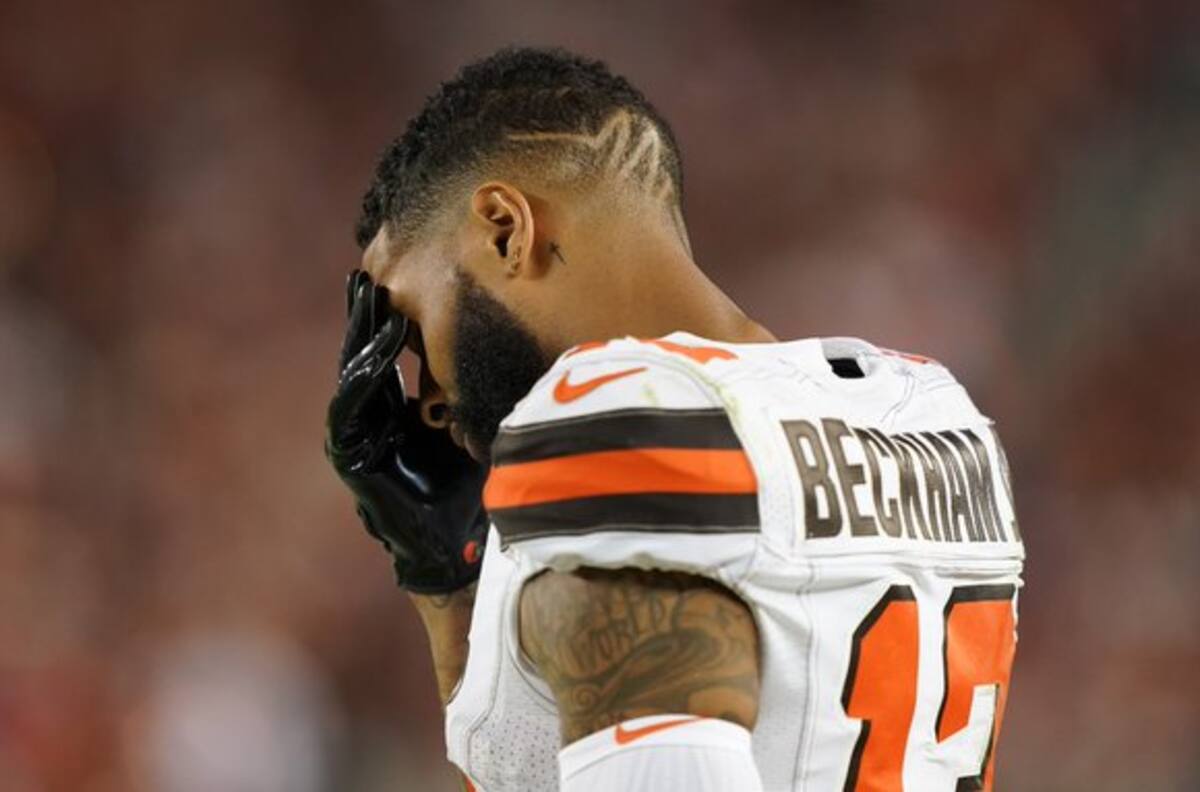 Reconocida figura de la NFL tiene orden de arresto por darle un nalgazo a policía