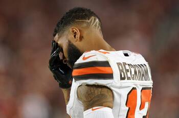 Reconocida figura de la NFL tiene orden de arresto por darle un nalgazo a policía