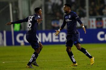 VIDEO | Tiene práctica: Delantero que quiere la U ya le anotó un golazo a Colo Colo