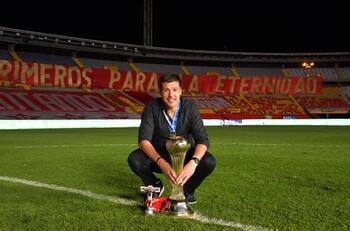 “Chile es una liga ordenada... uno siempre apunta a dirigir en un equipo grande”