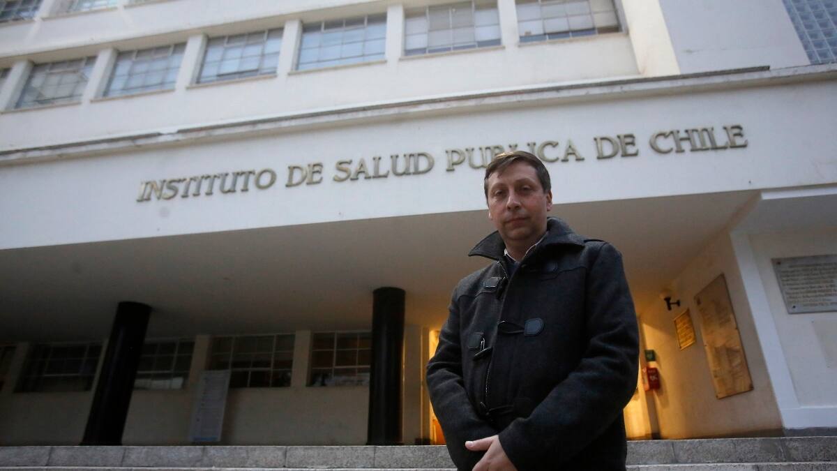 Vacuna AstraZeneca: director del ISP aclara que incidencia de efectos es mínima