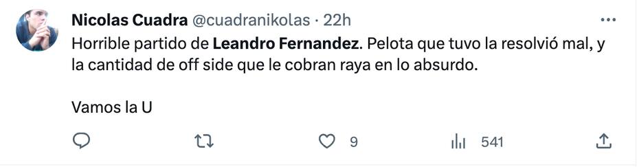 Hinchas critican a Leandro Fernández.