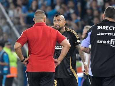 Johnny Herrera le pasó factura a Vidal y Colo Colo: “Prometían más que yo a las 3 de la mañana”