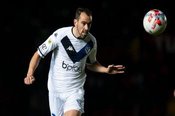 VIDEO| Más vigente que nunca: Diego Godín marcó su primer gol con la camiseta de Vélez Sarsfield