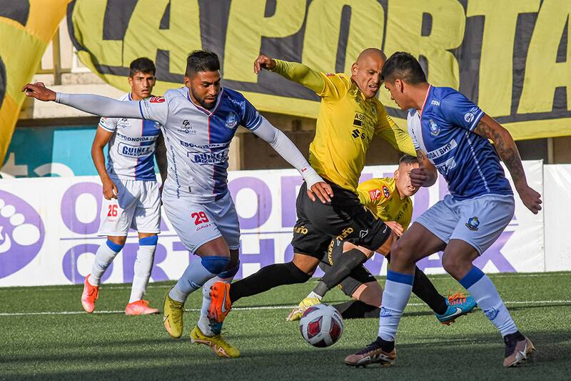San Luis es líder de la Primera B, a la espera del partido de La Serena (Foto: Campeonatochileno.cl)