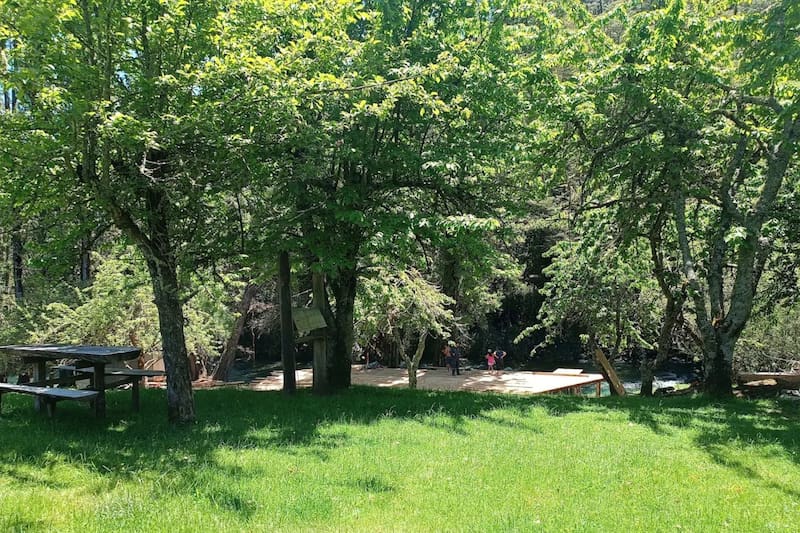Se destaca por su hermoso pozón de agua cristalina.
Créditos: Google Maps.