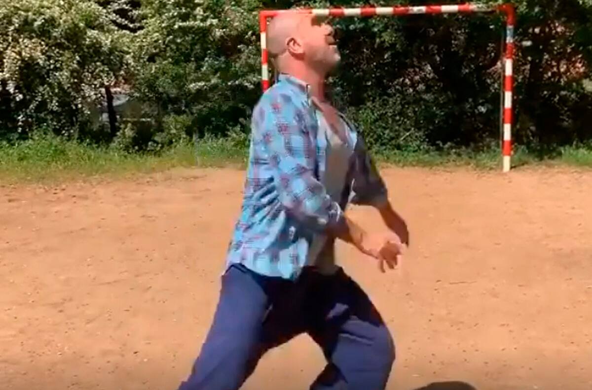 Eric Cantoná mantiene la calidad intacta con el balón