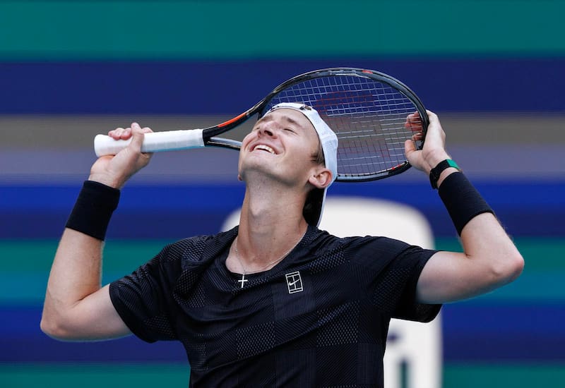 Dio la sorpresa y eliminó a Alcaraz en el Masters de Miami. EFE